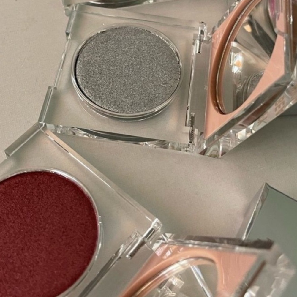 Kkw BEAUTY 2 pc compact Bundle Flashing Lights Mineral Pigments NIB Flashy Sold - Picture 5 of 8